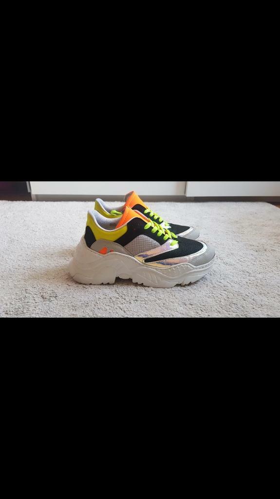 steve madden speed trainers